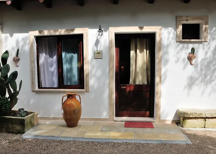 לינה וארוחת בוקר Alba 3*